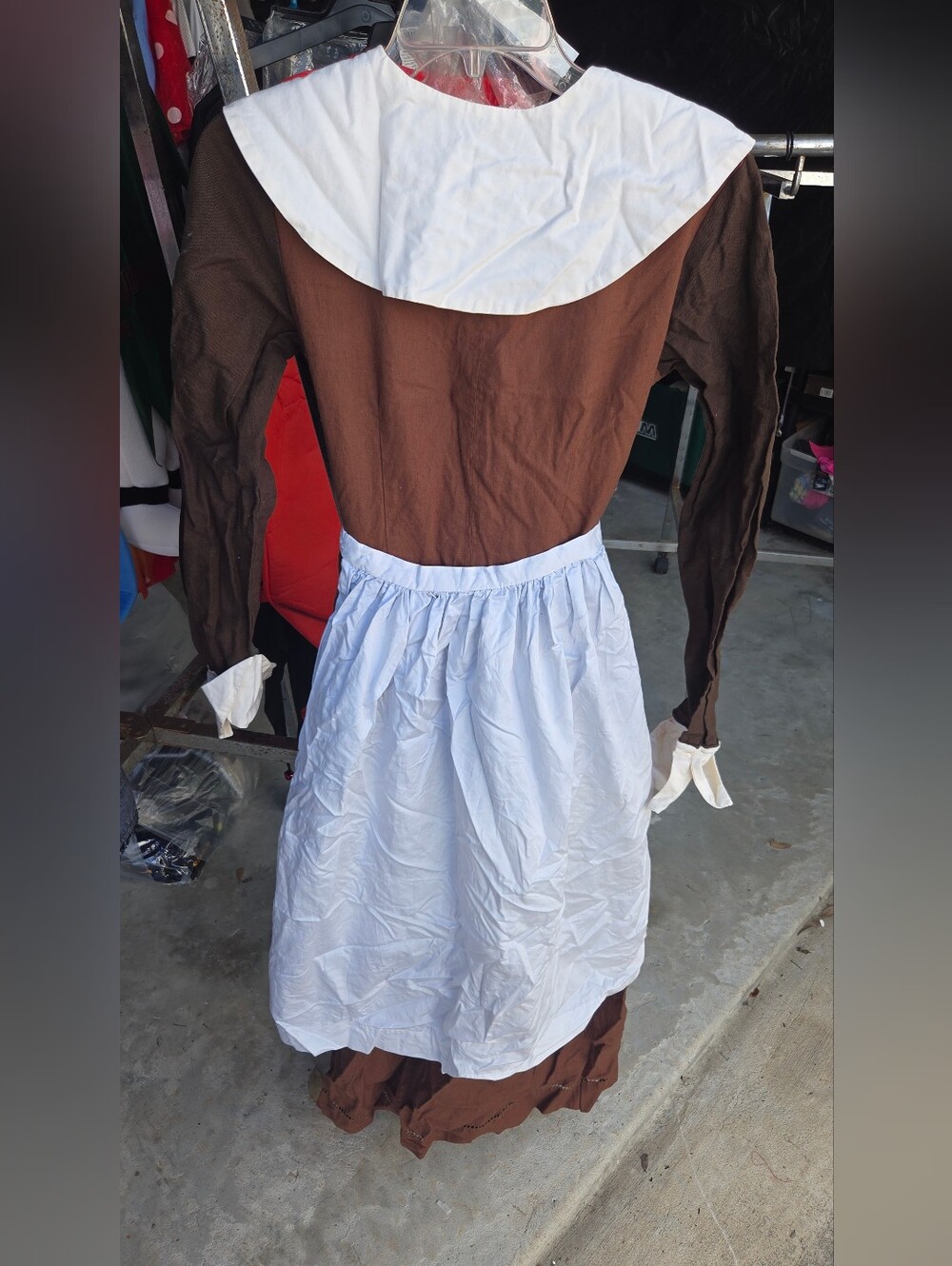 Brown and white Pilgrim Woman Costume - Adult small medieval dress with a tie wa